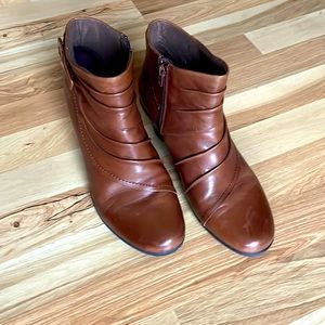 Cobb Hill by New Balance brown leather boots